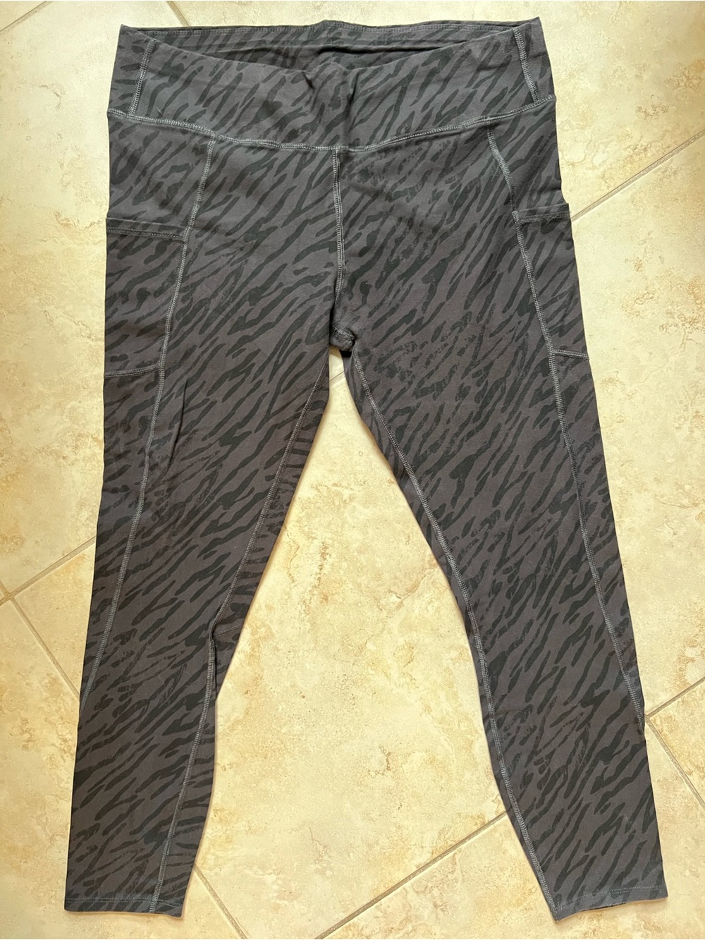 ‼️EUC: Pact Organic Cotton Grey & Black Zebra Print Pocket Leggings - XL